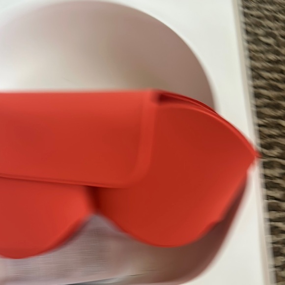 Apple AirPods Max in Pink - Picture 3 of 5